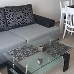 شقة Antorini
